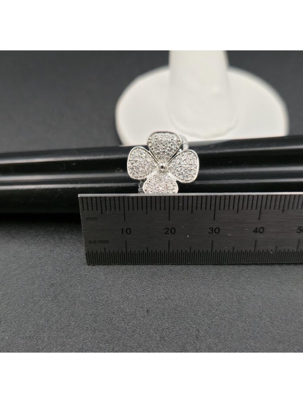Size 7.75 Lucky Four Leaf Clover Cubic Zirconia Band Ring A7629 - Picture 7 of 8